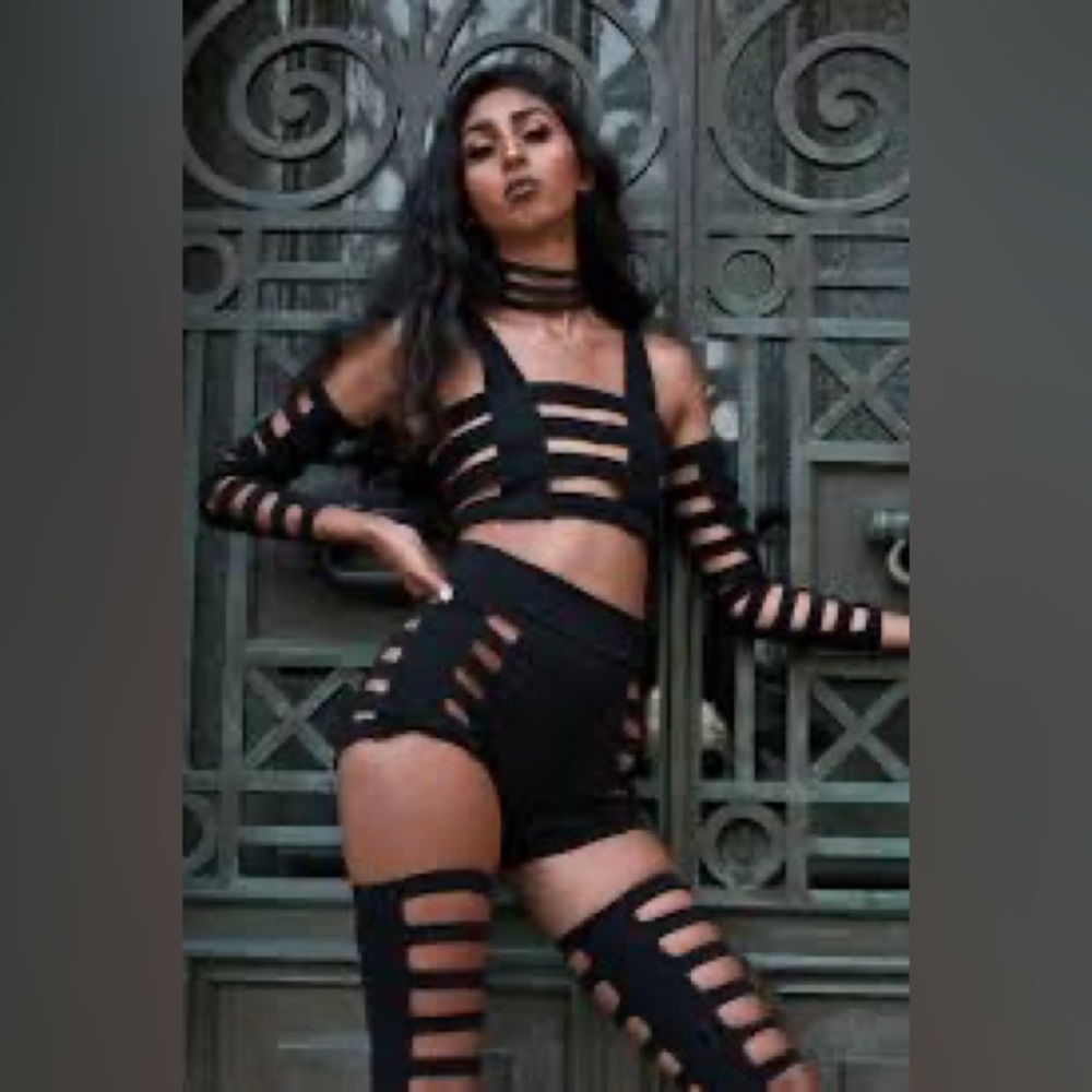 Five and Diamond Black Cage Shorts Size Small